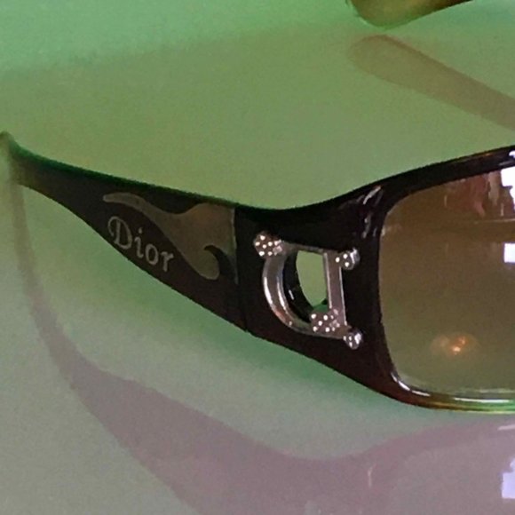 Dior Sunglass with Versace Case - Picture 2 of 14